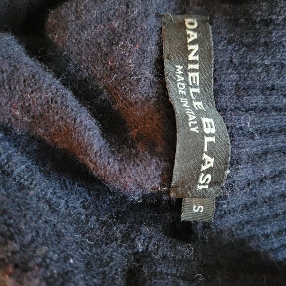 Navy Blue Wool Blend Nordic Sweater With Snowflake Pattern & Zip Collar - Picture 7 of 7